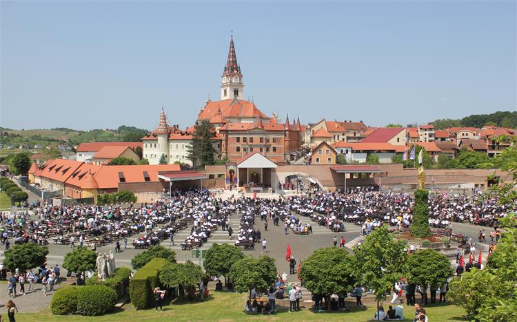 Slika /slike/Vijesti/HVZ - 24. vatrogasno hodočašće u Mariji Bistrici naslovnica.JPG